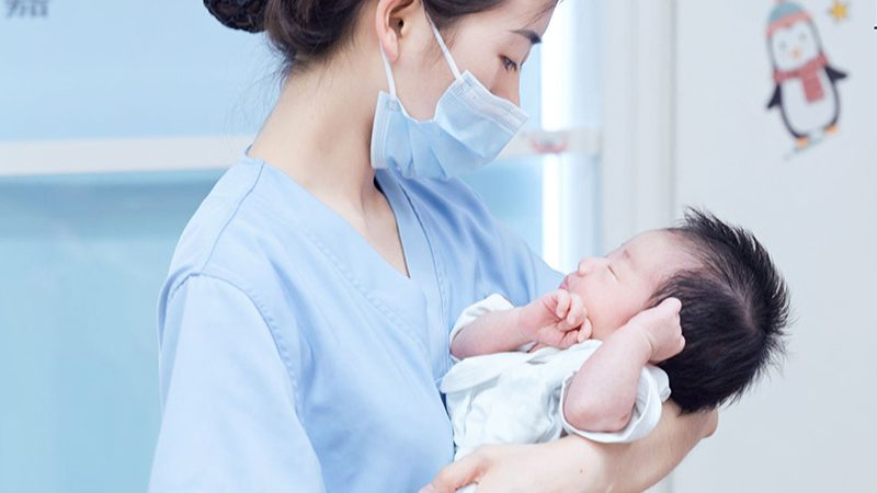母婴护理师的职业道德规范：如何守护宝宝的健康**