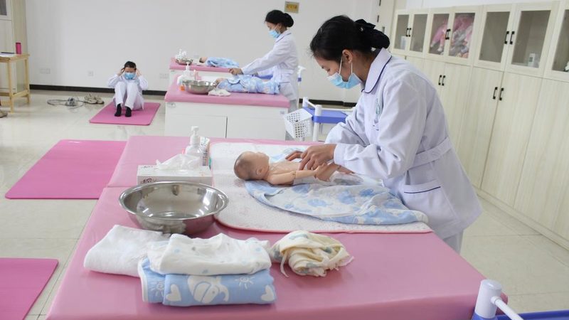 催乳师的服务主要包括以下几个方面：