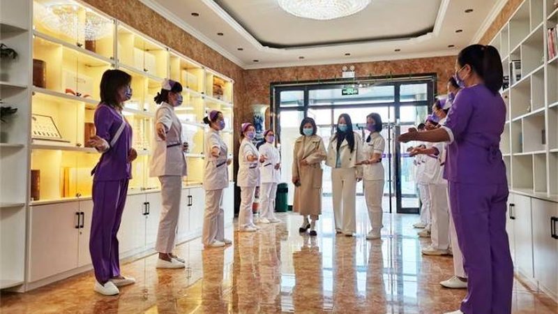 月嫂和母婴护理师哪个好