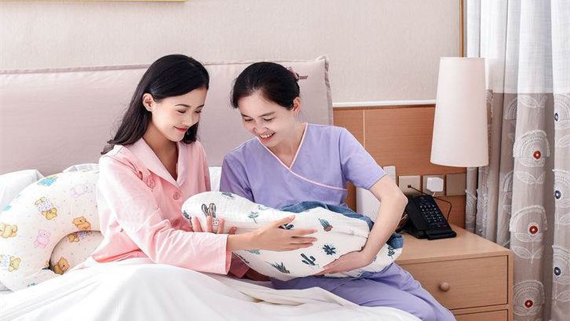在定制月子会所服务时，以下几个关键点不容忽视：