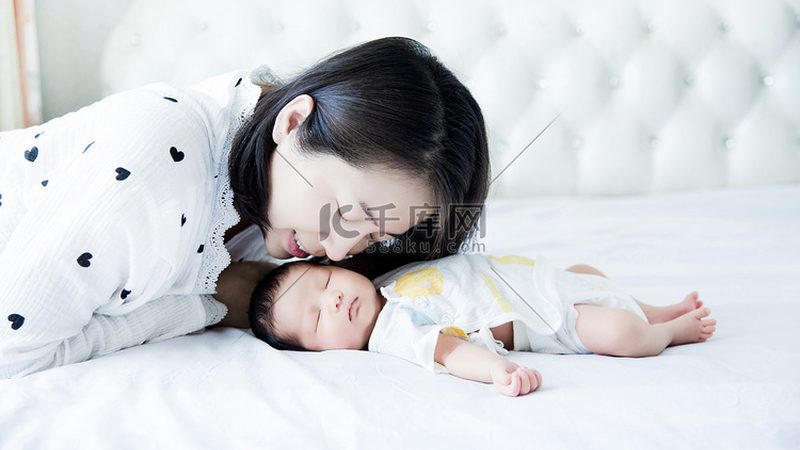 目前市场上婴儿游泳圈主要分为以下几类：