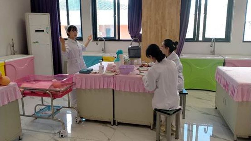 母婴护理师证书补贴政策：家长们的福音还是一场迷雾？**
